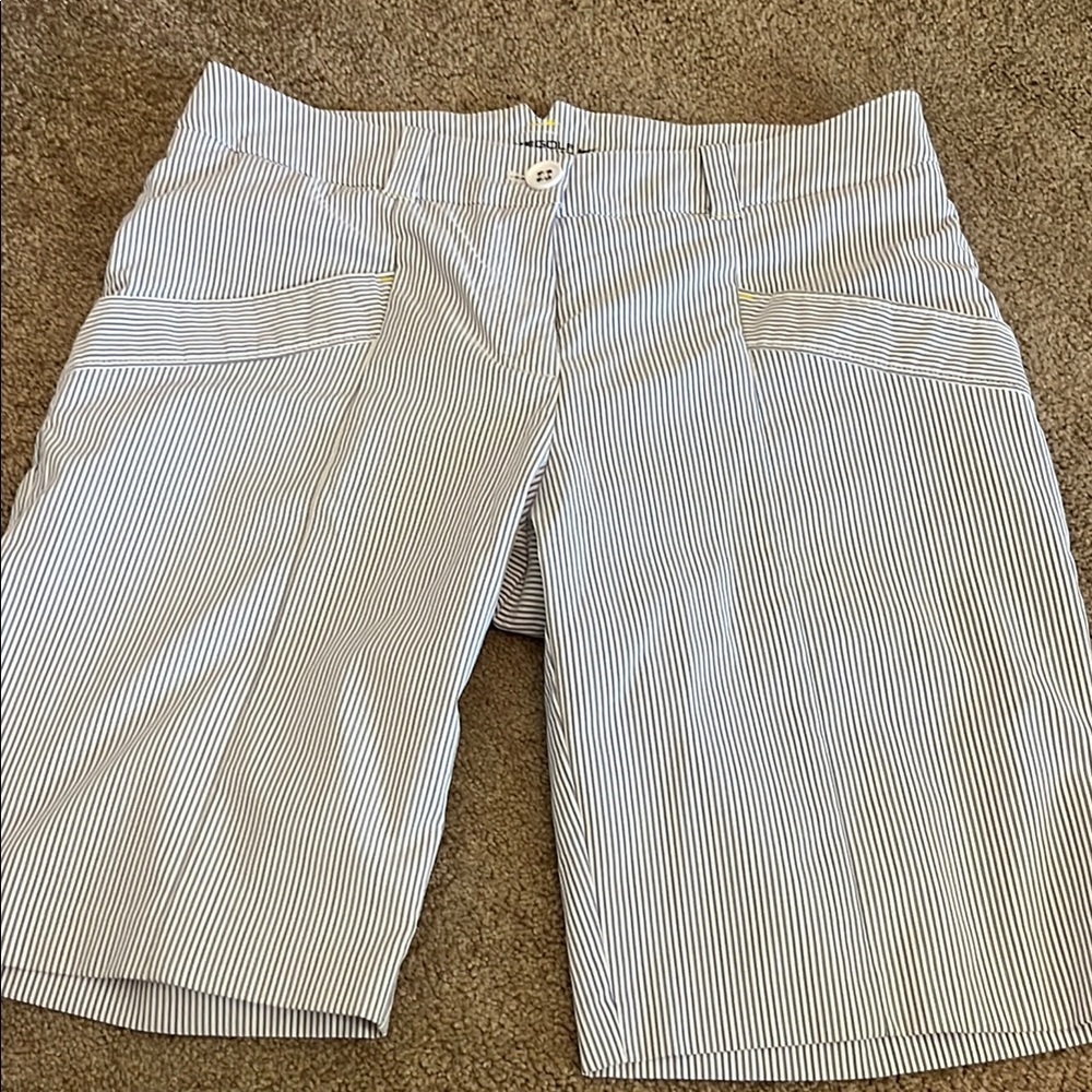 Women’s size 6 striped Nike golf shorts
